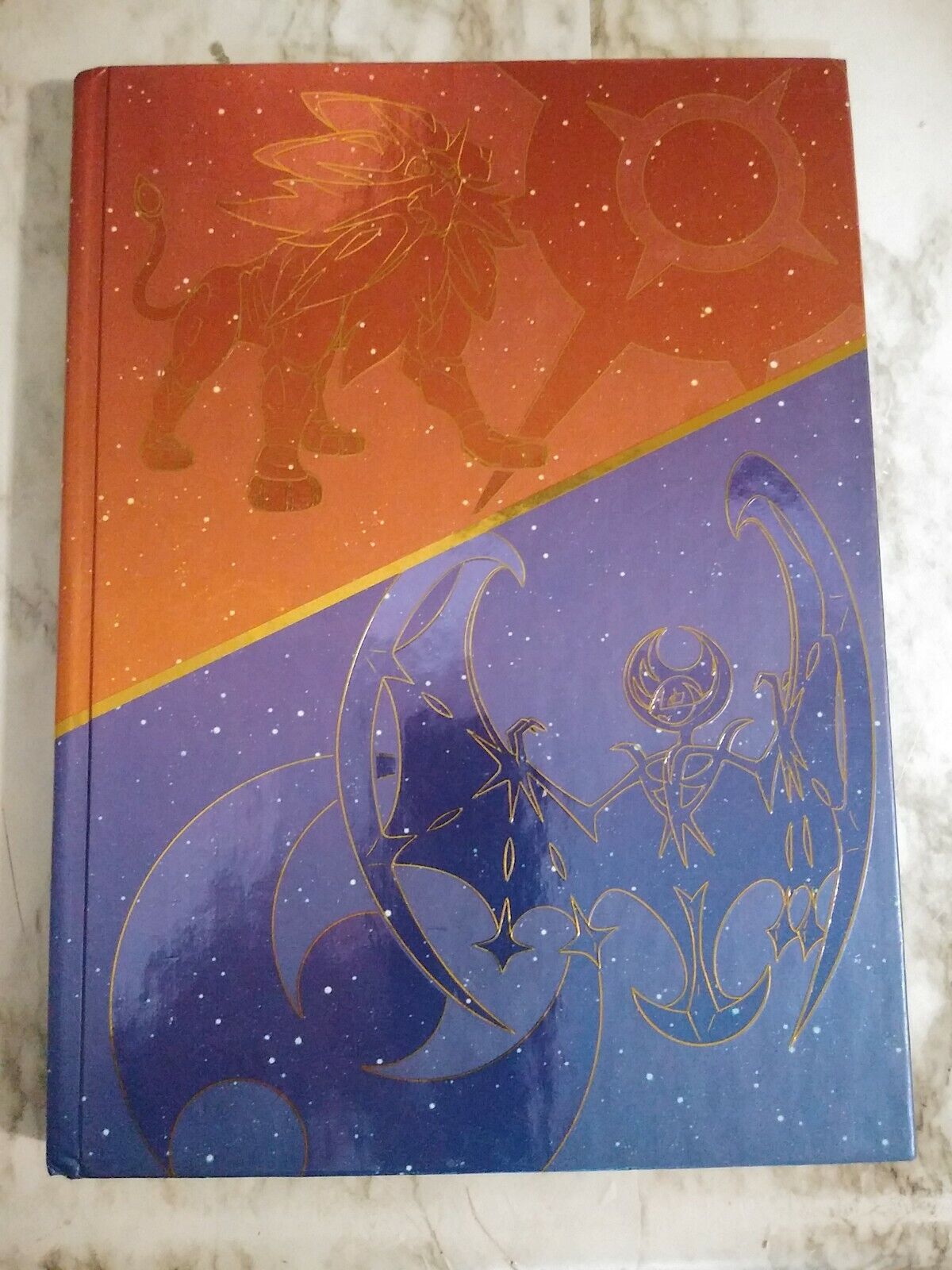 Pokémon Sun and Pokémon Moon: The Official Alola Region Collector's Edition  Pokédex & Postgame Adventure Guide: Pokemon Company International:  9780744018141: : Books