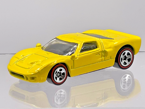Hot Wheels 2006 Red Line 02/05 Ford GT40 in Metalflake Yellow 097/223