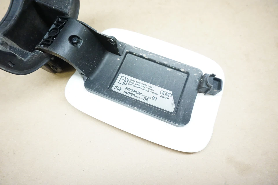 Puerta combustible AUDI S4 10-16 LY9C 8K0809907 Foto 3 de 4