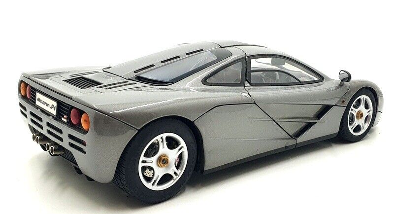 Minichamps 1/12 Scale 530 133124 - McLaren F1 Roadcar - Dark Minichamps 1/12 Scale 530 133124 - McLaren F1 Roadcar - Dark
