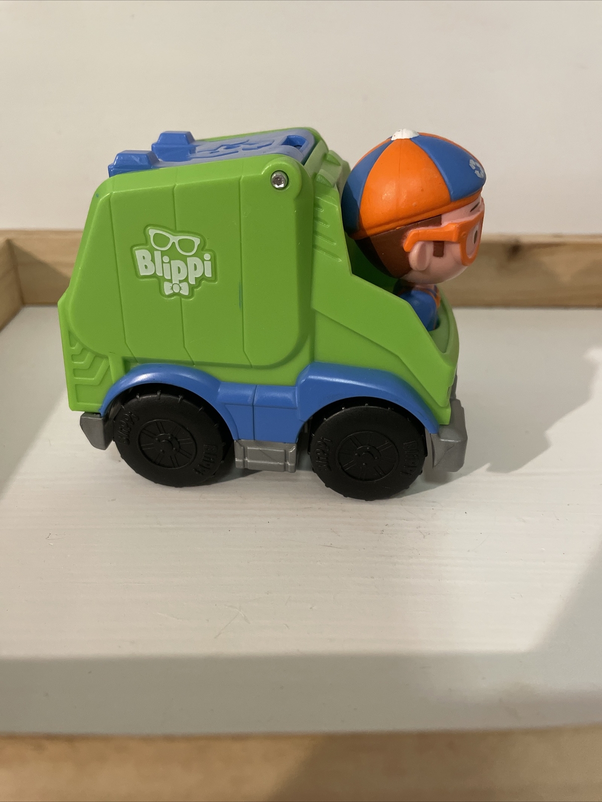 You Tube Blippi Garbage Truck - f3ucwqd