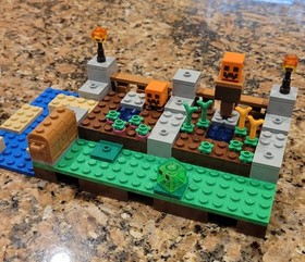 LEGO MINECRAFT 21135 The Crafting Box 2.0 - Complete Set with 5 manuals (No box)