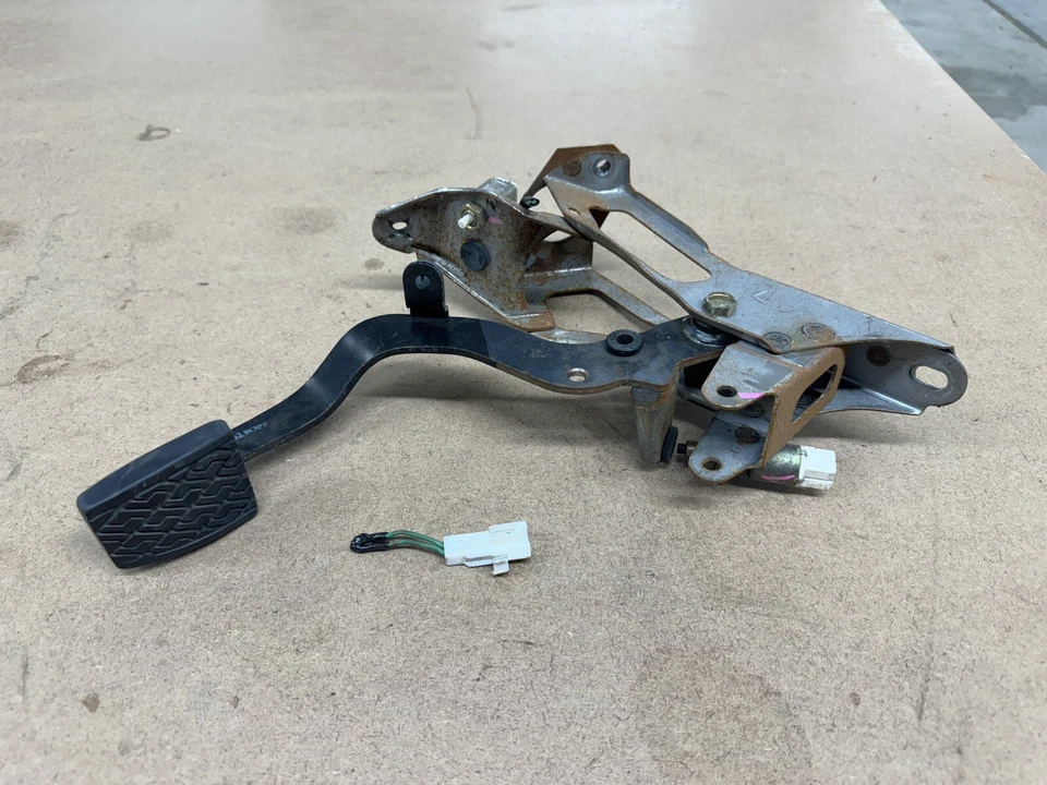 Toyota MR2 1991-1995 genuino NA embrague pedal palanca pétalo con soporte OEM LHD Foto 2 de 4