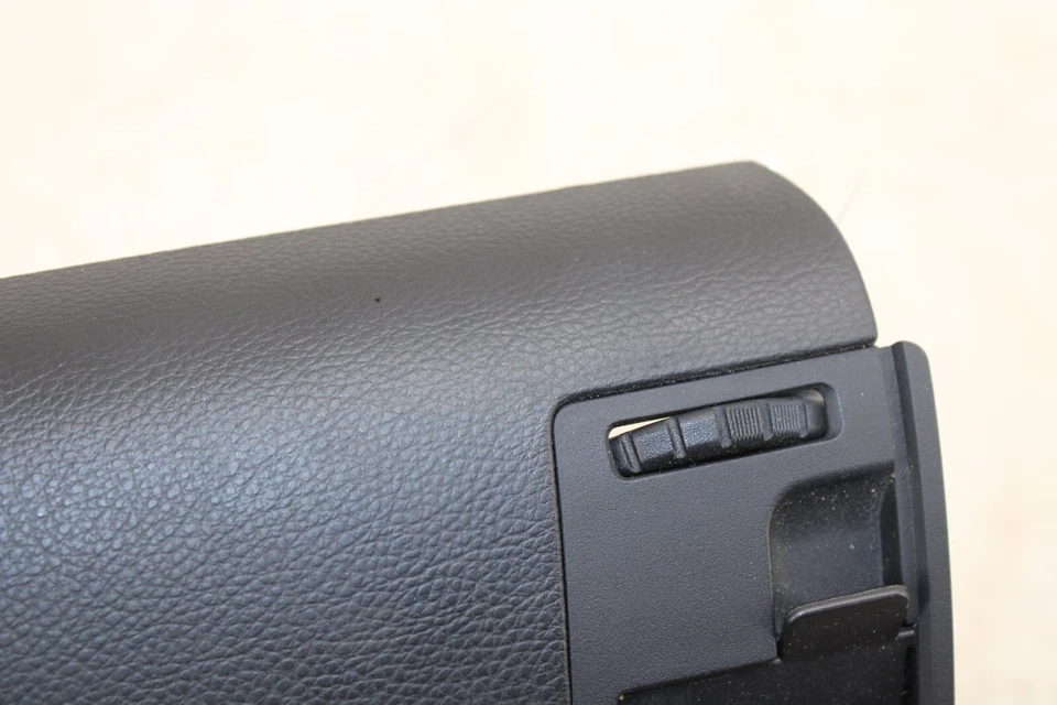 Cubierta de embellecedor del tablero derecho Nissan 350z 2003-2005 cupé 68109CD000 OEM KO123 Foto 2 de 4