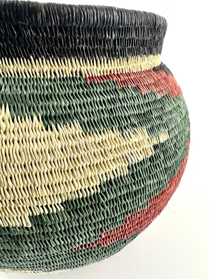 Panier Tissé Wounaan - Artiste Cristina Negria Teucama, Perroquets Aras, 1999