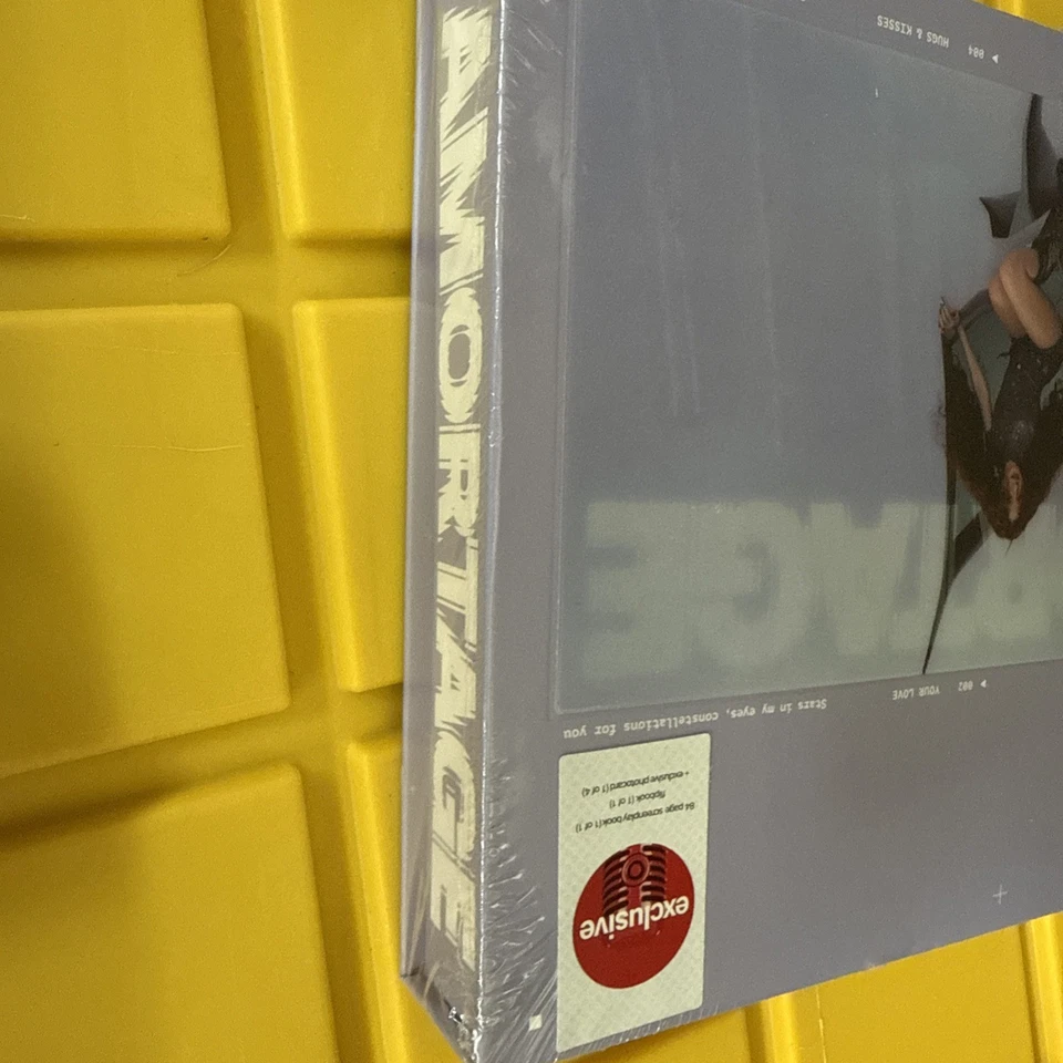 Jisoo - Amortage. Box Set w CD Book, Flip book & Card. NEW & Sealed - Image 4 of 4