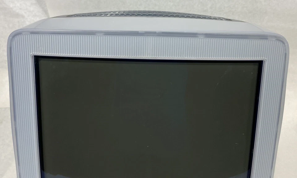 Vintage Apple M6496 Studio Display 17" CRT 800x600 VGA Monitor *Parts/Repair* - Image 4 of 4