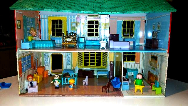 Vtg. 1960/70 s Tin Litho Mid Century 2-Story Dollhouse  assorted orig  Furniture