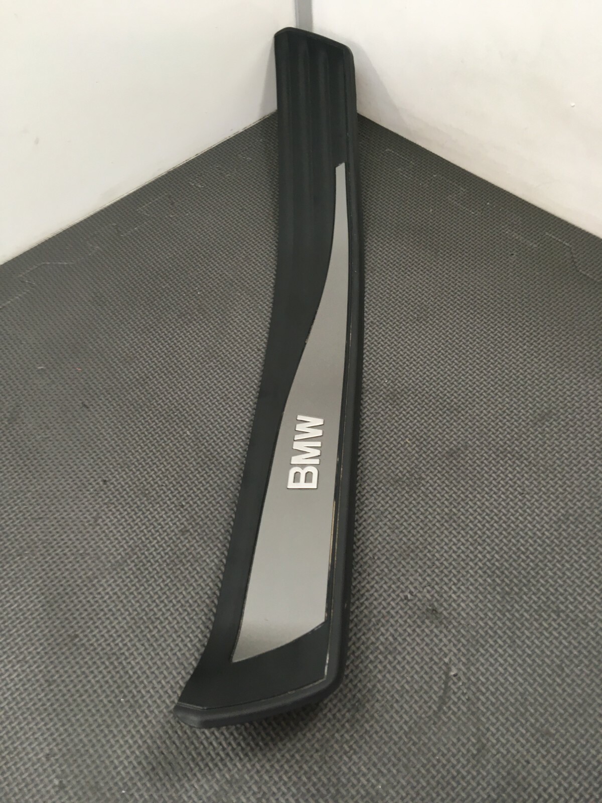 0410 BMW E60 525i 530i 535i Driver Left Rear Door Sill Scuff Plate OEM