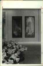 1986 Press Photo Art by Ettore Caesar of in lobby of Transco Tower - hcp29509