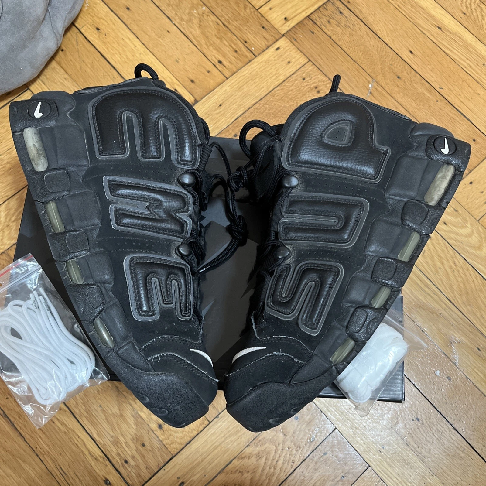 Taille 10   Nike Supreme x Air More Uptempo Noir