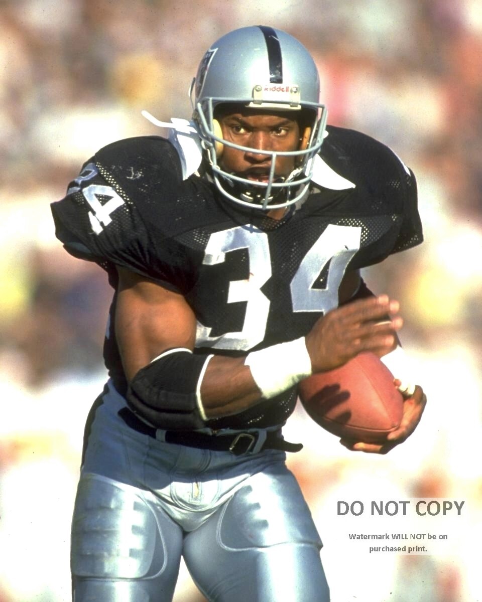 BO JACKSON OAKLAND RAIDERS RUNNING BACK - 8X10 SPORTS PHOTO (AZ-528)
