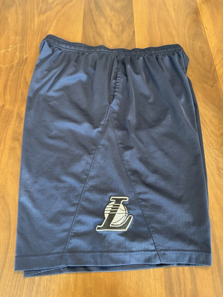 Pantalones Cortos de Práctica de Entrenamiento Nike Los Angeles Lakers Dri Fit Azul Marino Foto 2 de 4