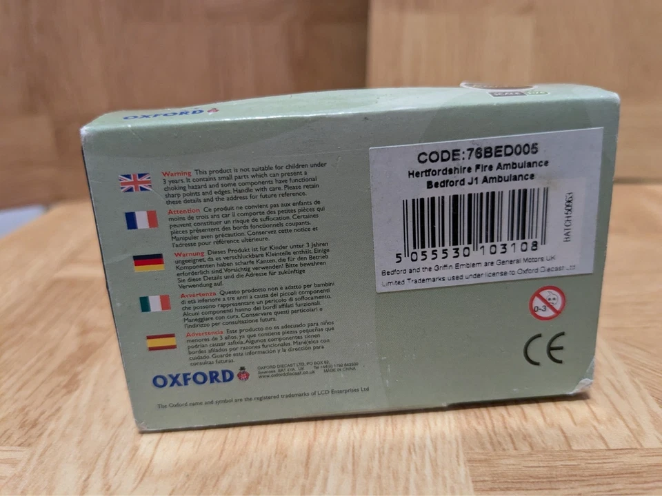 Oxford Diecast Bedford J2 Lomas Hertfordshire Fire Ambulance 76BED005 — 第 2/4 张图片