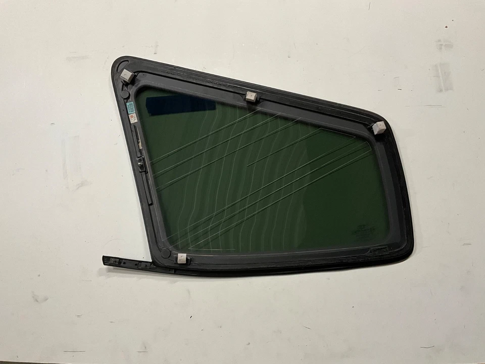 Cuarto de cristal trasero lado pasajero kia borrego 2009-2010 usado Foto 3 de 4