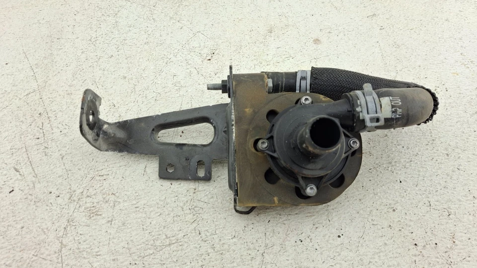 Bomba/manguera de refrigerante de motor auxiliar Buick Enclave 18-20 usada OEM Foto 2 de 4