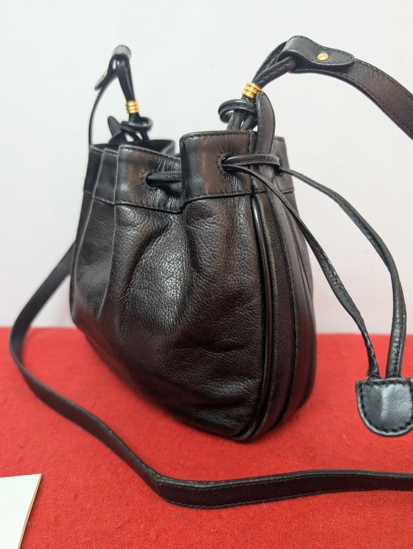 Gucci Black Solid Leather Drawstring Shoulder Bag… - image 10