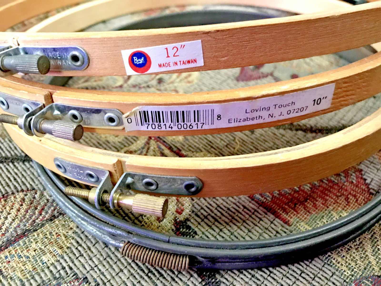Screw Tension Round Embroidery Cross Stitch Hoops Lot of 4