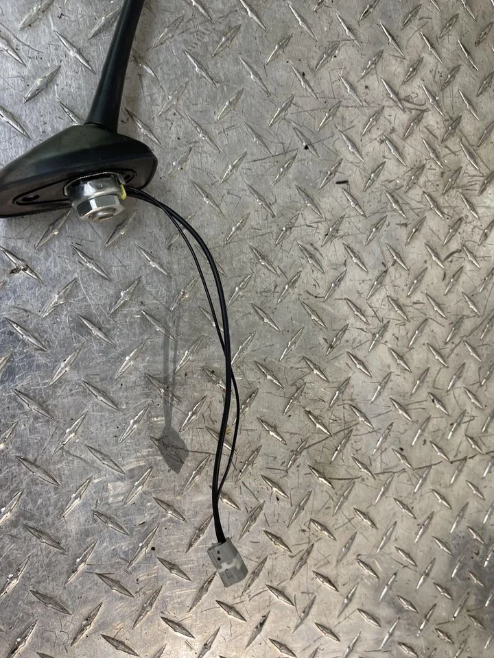 Antena de techo Subaru Impreza 2012 2013 2014 2015 negra usada de fábrica Foto 3 de 4