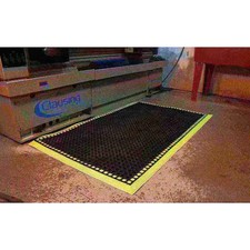 DURABLE CORP 870S4064BKHV 40" X 64" Black W/High-Viz Yellow Border Anti-Fatigue