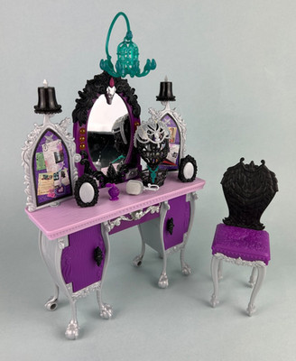 Ever After High Destiny Vanity Raven Queen, chair, accessories, table