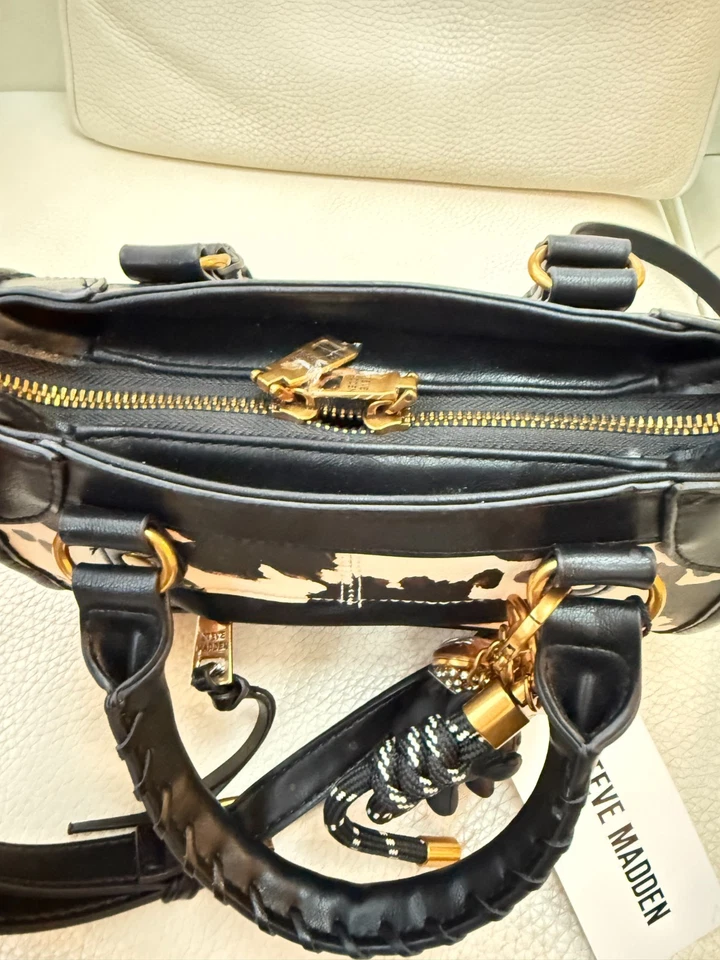 НОВЫЙ С ЯРЛЫКАМИ STEVE MADDEN BGOMEZ ЧЕРЕЗ ПЛЕЧО СУМКА W СЕРДЦЕ СОБАКИ ПОДВЕСКА КОЛЬЦО ДЛЯ КЛЮЧЕЙ - Изображение 4 из 4