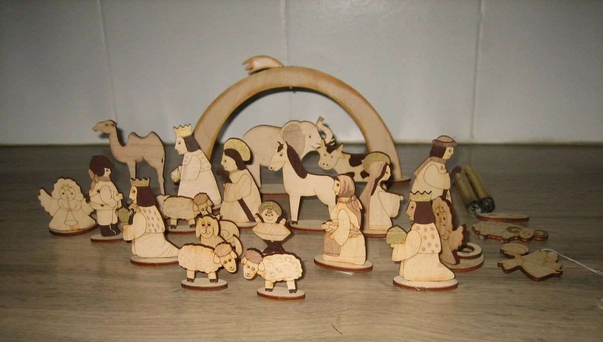 Petite Crèche Moderne En Bois Avec Un Palmier Et La Nativite - Art Bois Noël