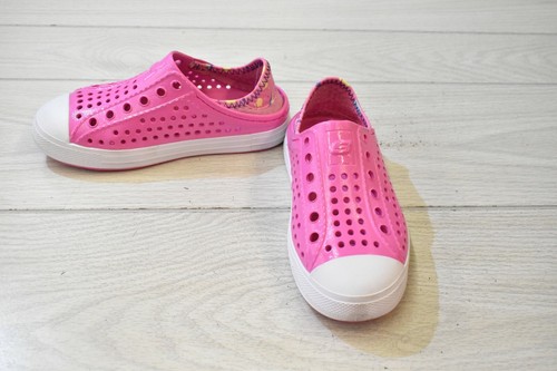 skechers guzman slip on