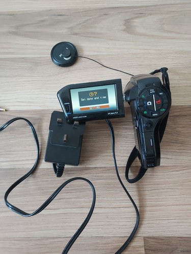 Sanyo Xacti VPC-HD1000GX Full HD Camcorder - Picture 3 of 6