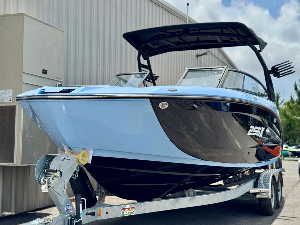 2025 Yamaha Wake Series 255XD - Image 3 of 4