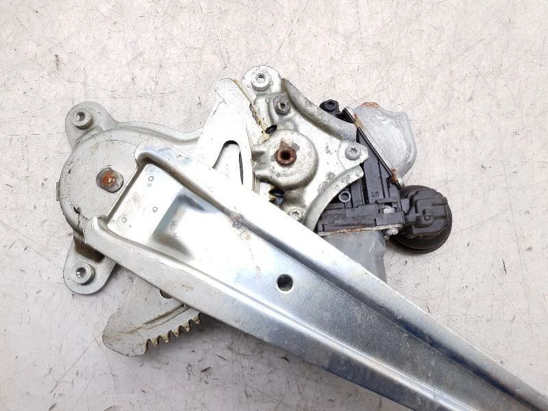 06-13 LEXUS IS250 乘客侧后门窗调节器 — 第 4/4 张图片