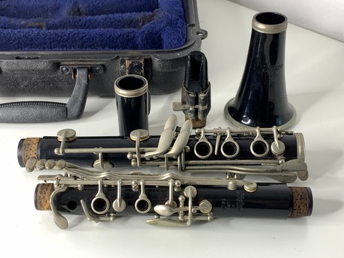 Selmer 1400 Clarinet w/Hardcase - Picture 5 of 9