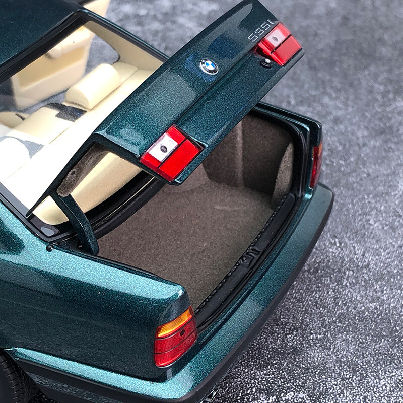 MINICHAMPS 1/18 BMW E34 535i ブラックメタリック s-l400.jpg