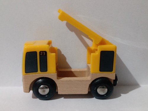 BRIO WOODEN RAILWAY YELLOW BUS #23 (THOMAS COMPATIBLE) - Picture 2 of 7