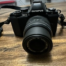 Olympus 0M-D E-M10 16.0MP Mirrorless Camera w/ Olympus 14-42mm 1:3.5-5.6