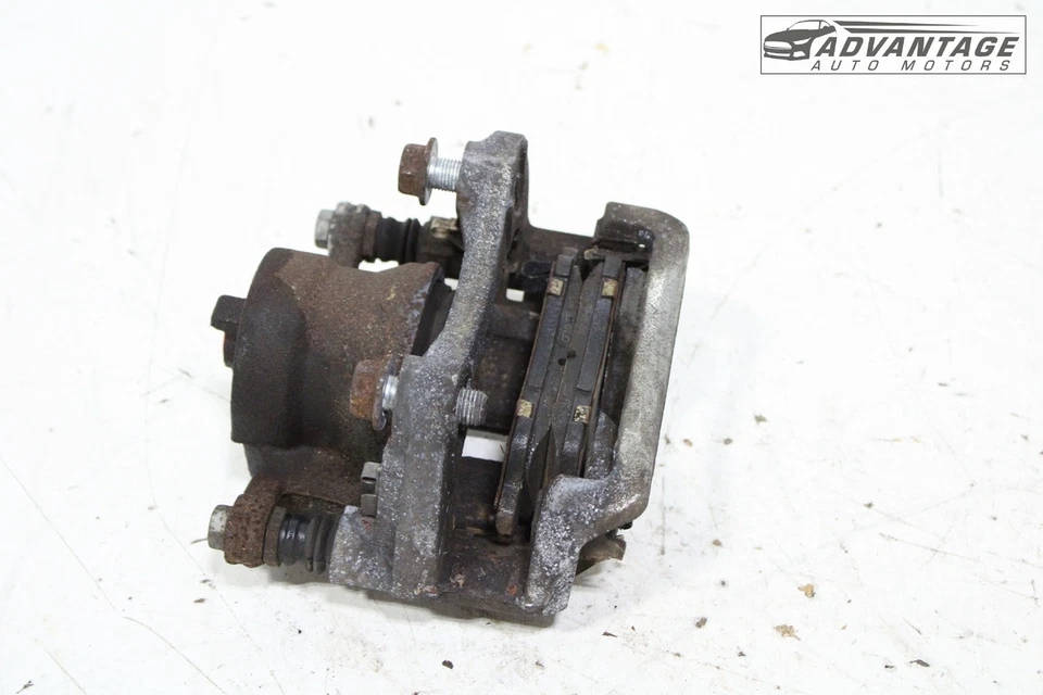 Pinza de freno ABS lado del pasajero delantero derecho Nissan Versa 2020-2025 tracción delantera OEM Foto 4 de 4