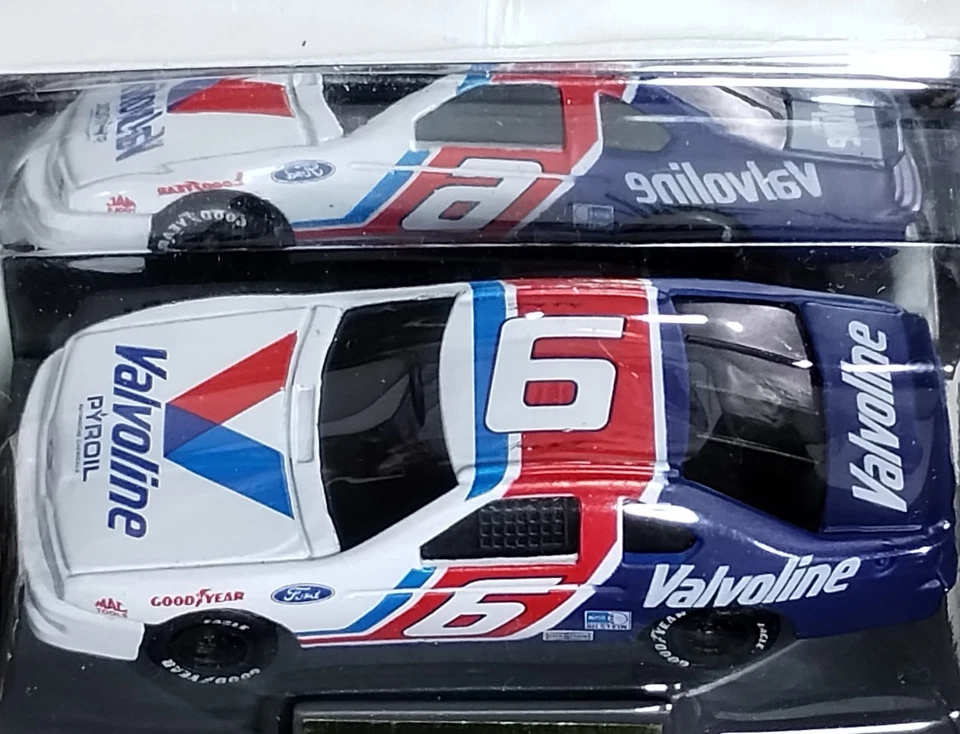 Road Champs Mark Martin 1992 #6 Valvoline Ford Thunderbird NASCAR 1:64 diecast Foto 2 de 4