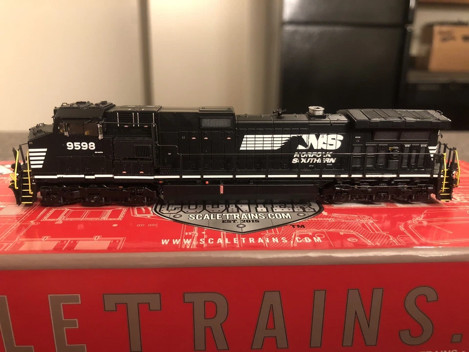 Scaletrains 31510 N scale GE C44-9W Norfolk Southern #9598 DCC sound - Image 2 of 4
