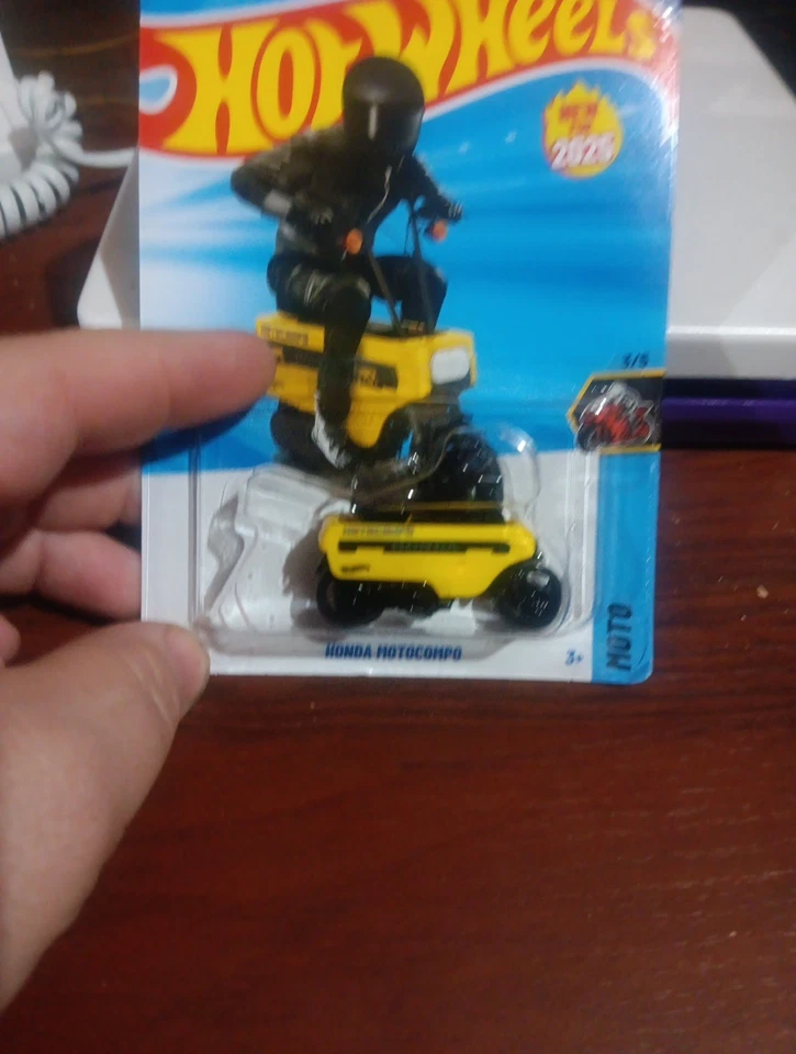 HOTWHEELS, NUEVO EN CAJA, 2025, HONDA MOTOCOMP AMARILLO, MOTO, 181/250, 3/5. Foto 2 de 4