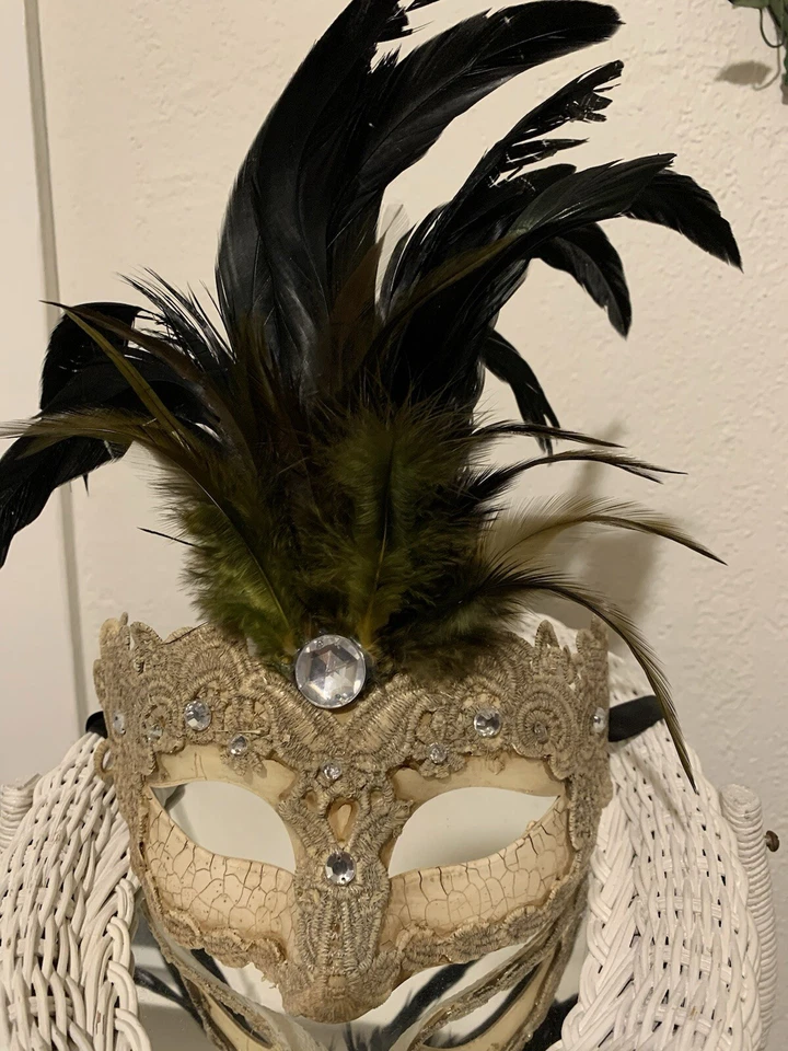 Women's Masquerade Feather Mask Venetian Halloween Wedding Mardi Gras Costumes - Image 4 of 4