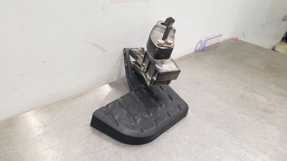 16 NISSAN TITAN XD ЗАДНИЙ БАМПЕР ШАГ ПОМОЩЬ ЛЕВЫЙ ВОДИТЕЛЬ - Изображение 4 из 4