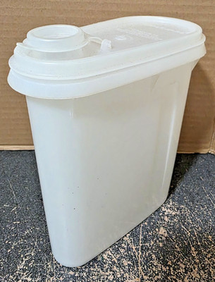 Tupperware White Vintage #792-2 & Lid & Spout Cover