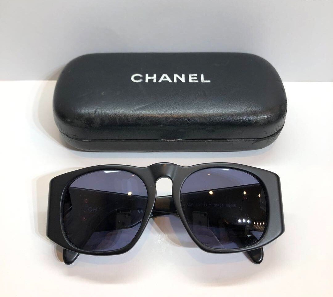 CHANEL Black Sunglasses with Color Lenses and Coco Logo Plastic Frame 01451 90405