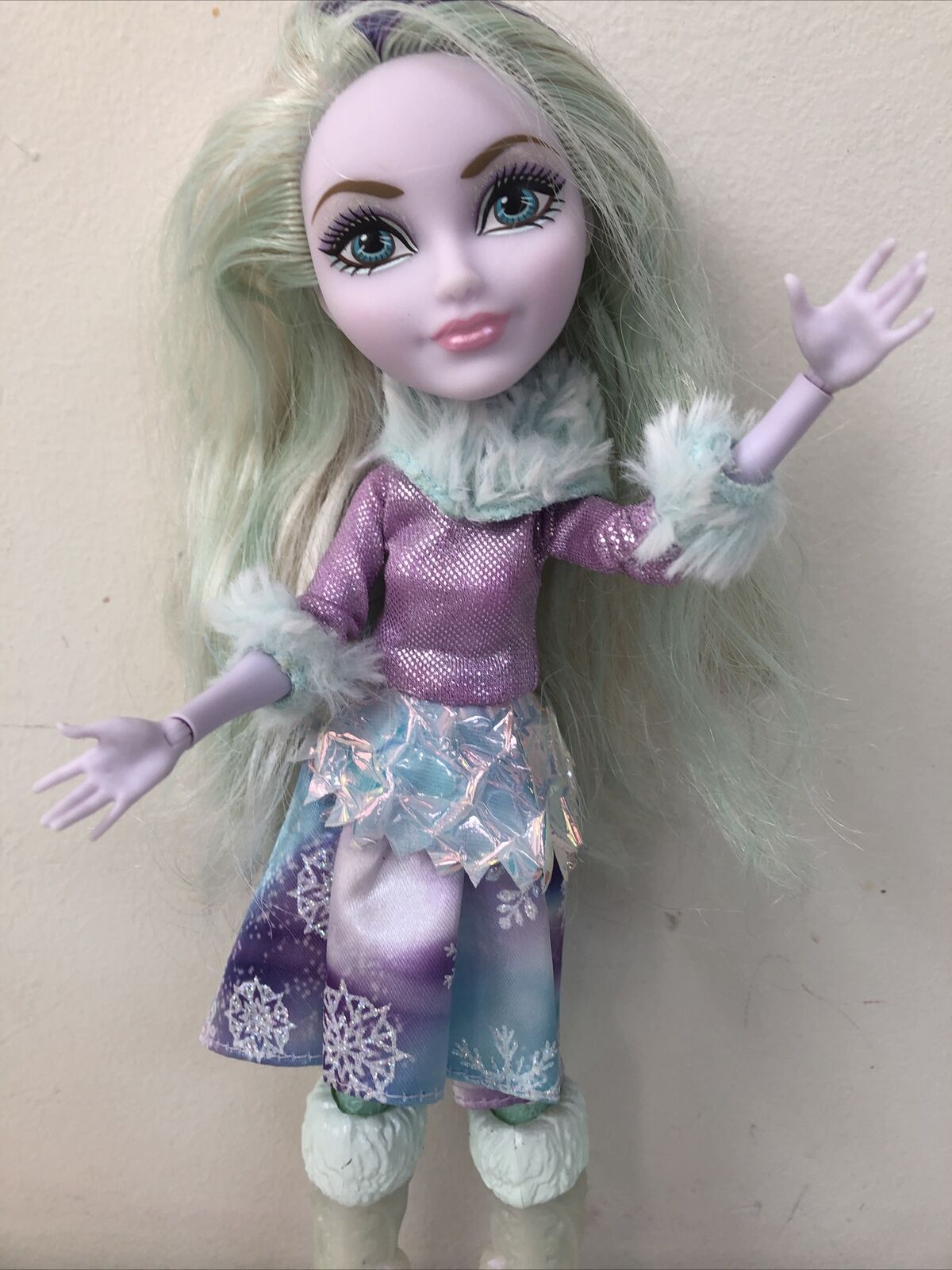 Bonecas Ever After High Cristal Winter Usada