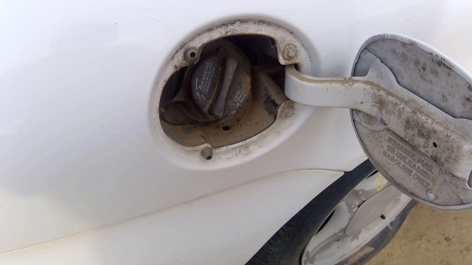 Ford Taurus 1998 1999 conjunto de cuello de llenado de combustible con tapa de gasolina OEM Foto 2 de 4