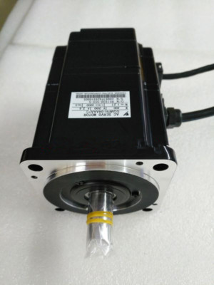 YASKAWA AC SERVO MOTOR SGMPH-04AAA21 SGMPH04AAA21 NEW SHIPPIN