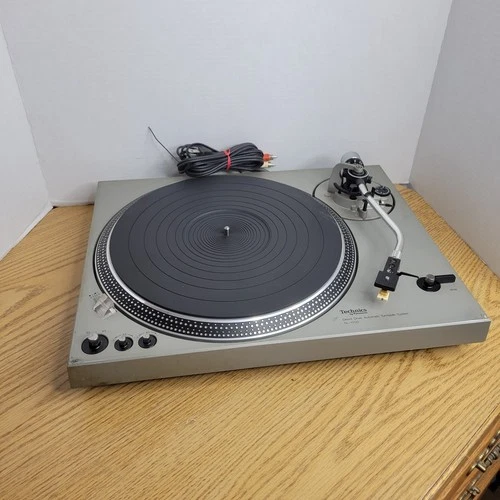 Technics SL-1700 Direct Drive Automatic Turntable Tested No Dust Cover