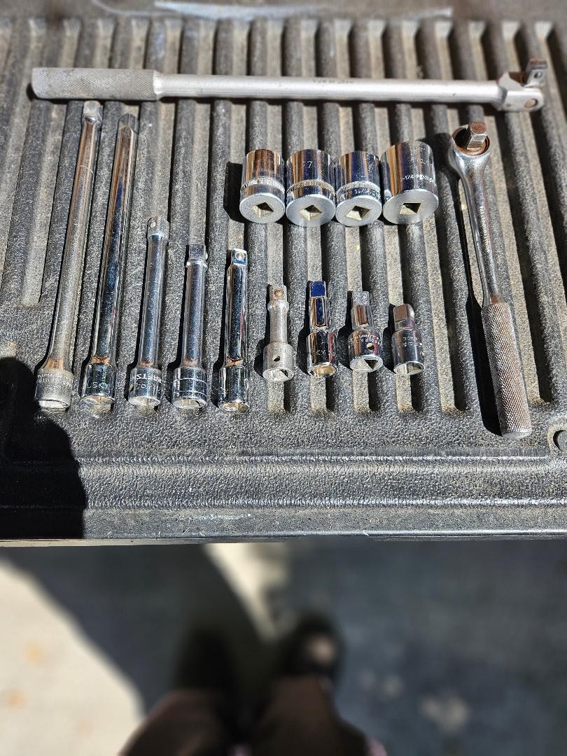 "USED" 15-1/2 Drive Ratchet Breaker Bar, 4 Sockets 1" - 1 1/4" and 9 Ext. 1"-10"