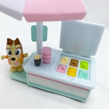 BLUEY BINGO'S ICE CREAM CART Moose Toys Action Figure Set Used Complete
