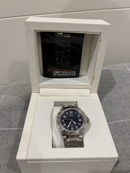 Reloj LOTUS
